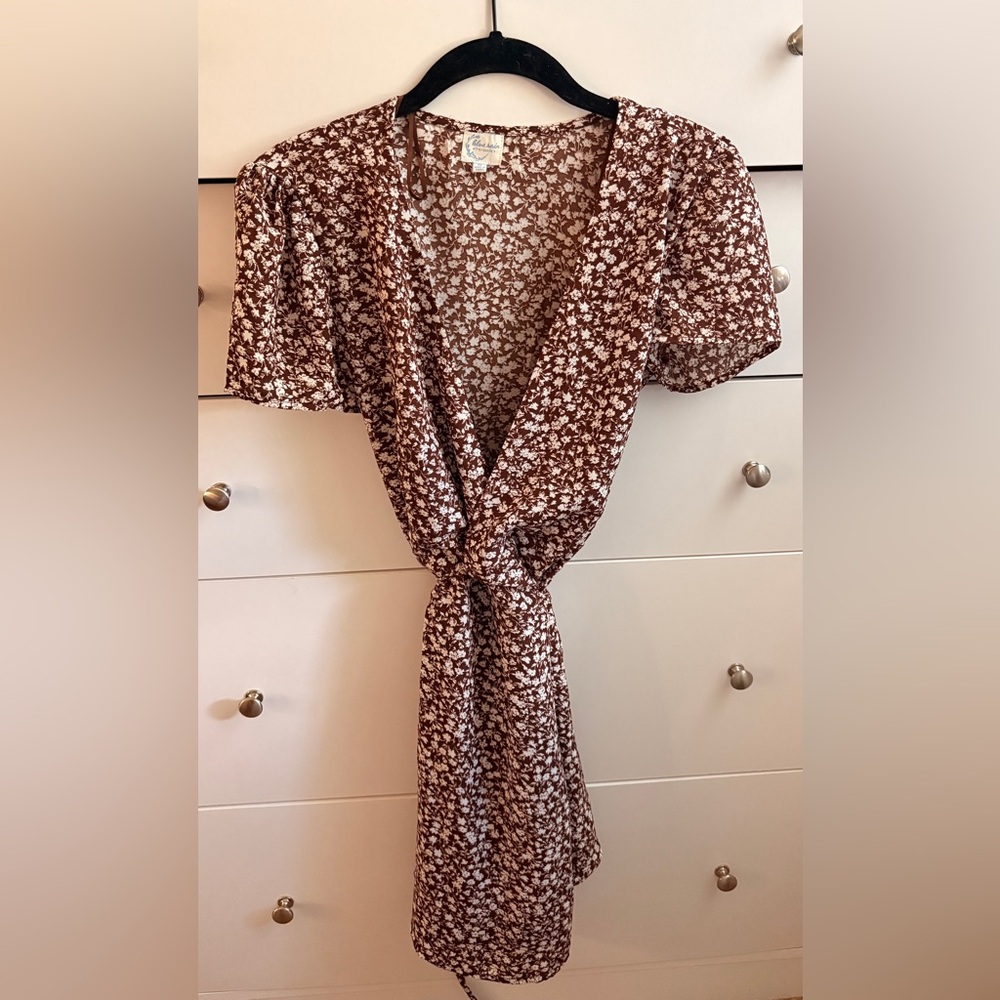 francesca's x blue rain brown and white wrap floral dress/ NEVER WORN